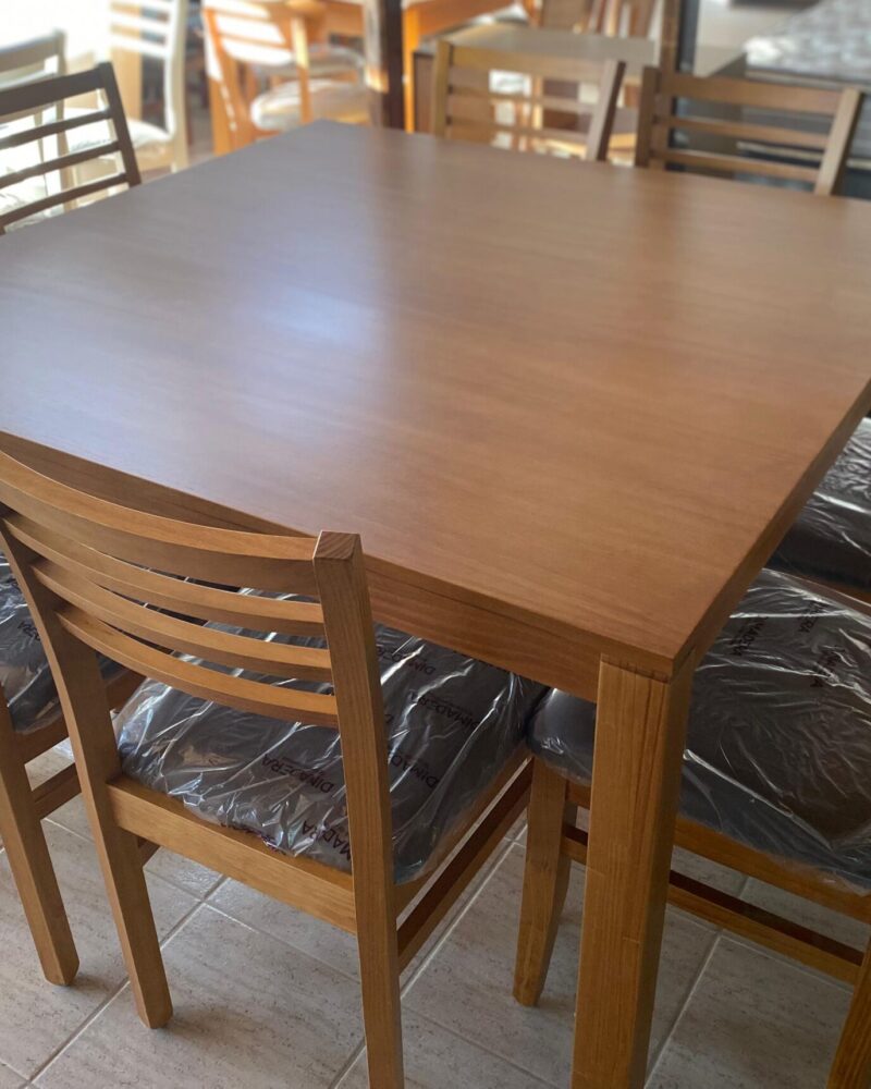 Juego de comedor 1,30x1,30m  Miel